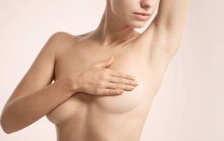 Ptôse mammaire : lifting des seins ou prothèses ?